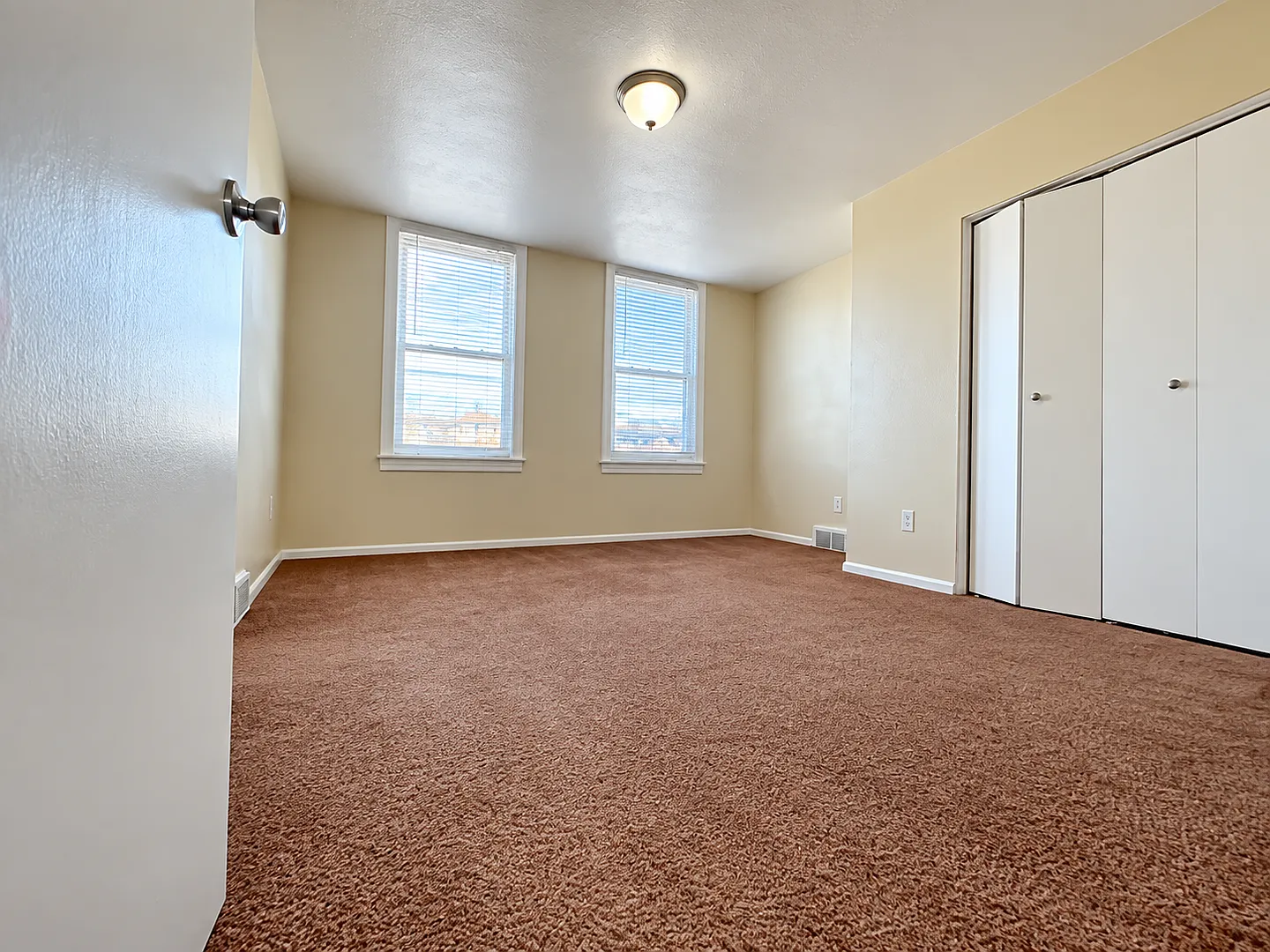 546 Greenfield Avenue — Photo 3