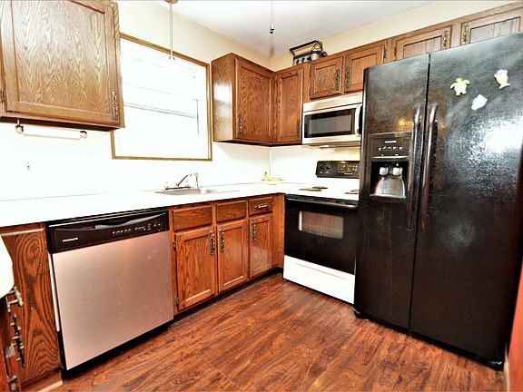 5th image of 285 Hyland Dr