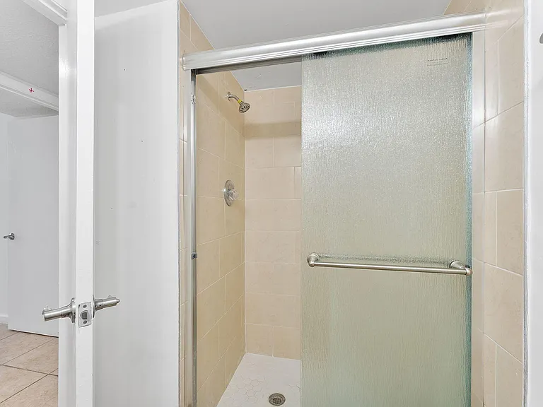 212 Lake Pointe Dr #302 — Photo 20