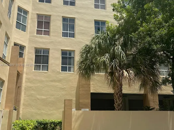 7400 W 20th Ave APT 425, Hialeah, FL 33016