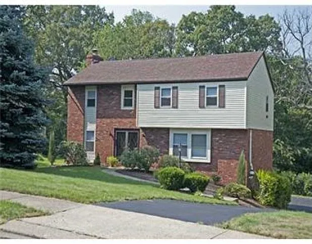 2540 Club House Dr photo 1