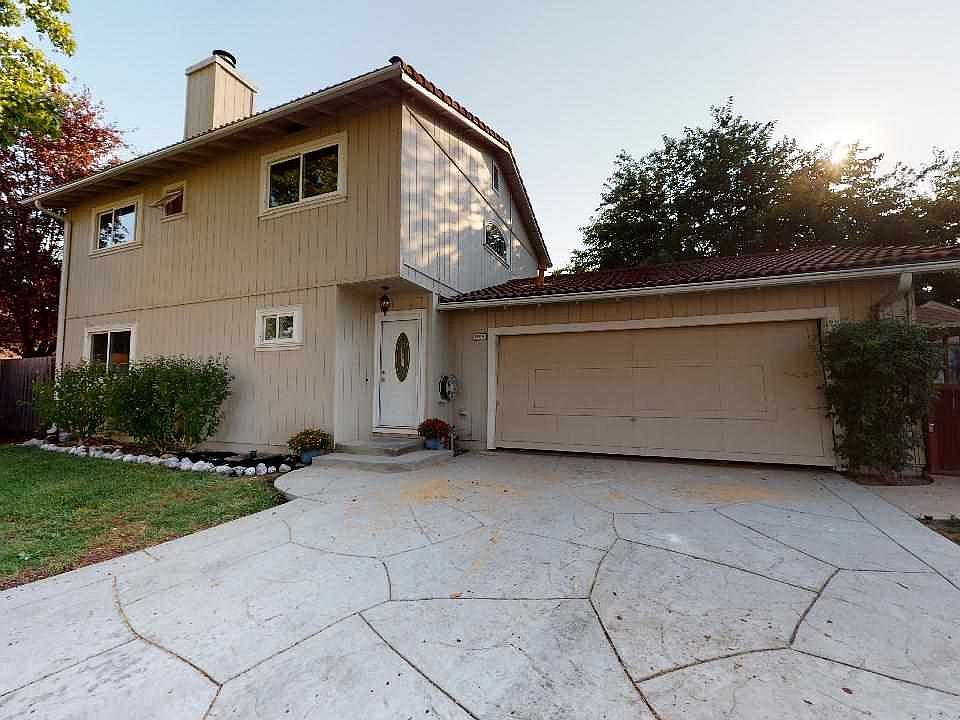 2nd image of 8404 Locust Pl N