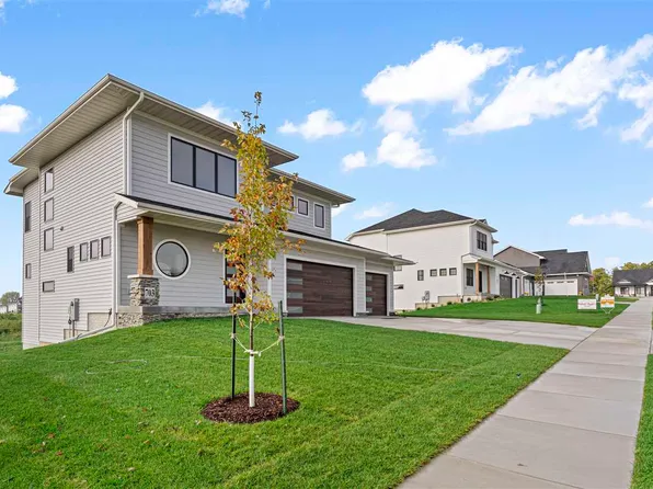 703 Lakeview Ct, Tiffin, IA 52340