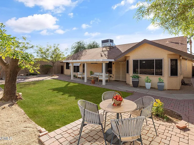 2735 N Diego Cir — Photo 30