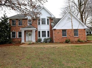 414 Woodview Manor Ln, Saint Louis, MO