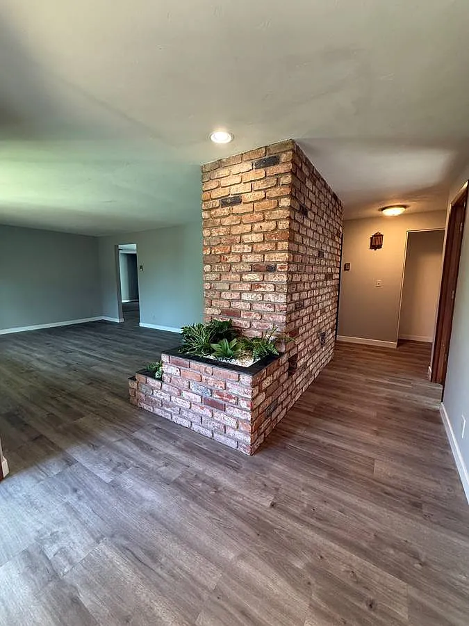 5 bed, 1951 sqft, $2,995 — Photo 4
