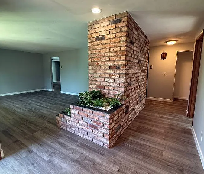 2095 Primrose St — Photo 4