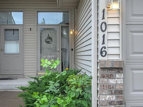 2nd image of 1016 Honeysuckle Ln