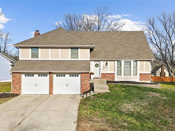 2nd image of 1215 Canterbury Ln