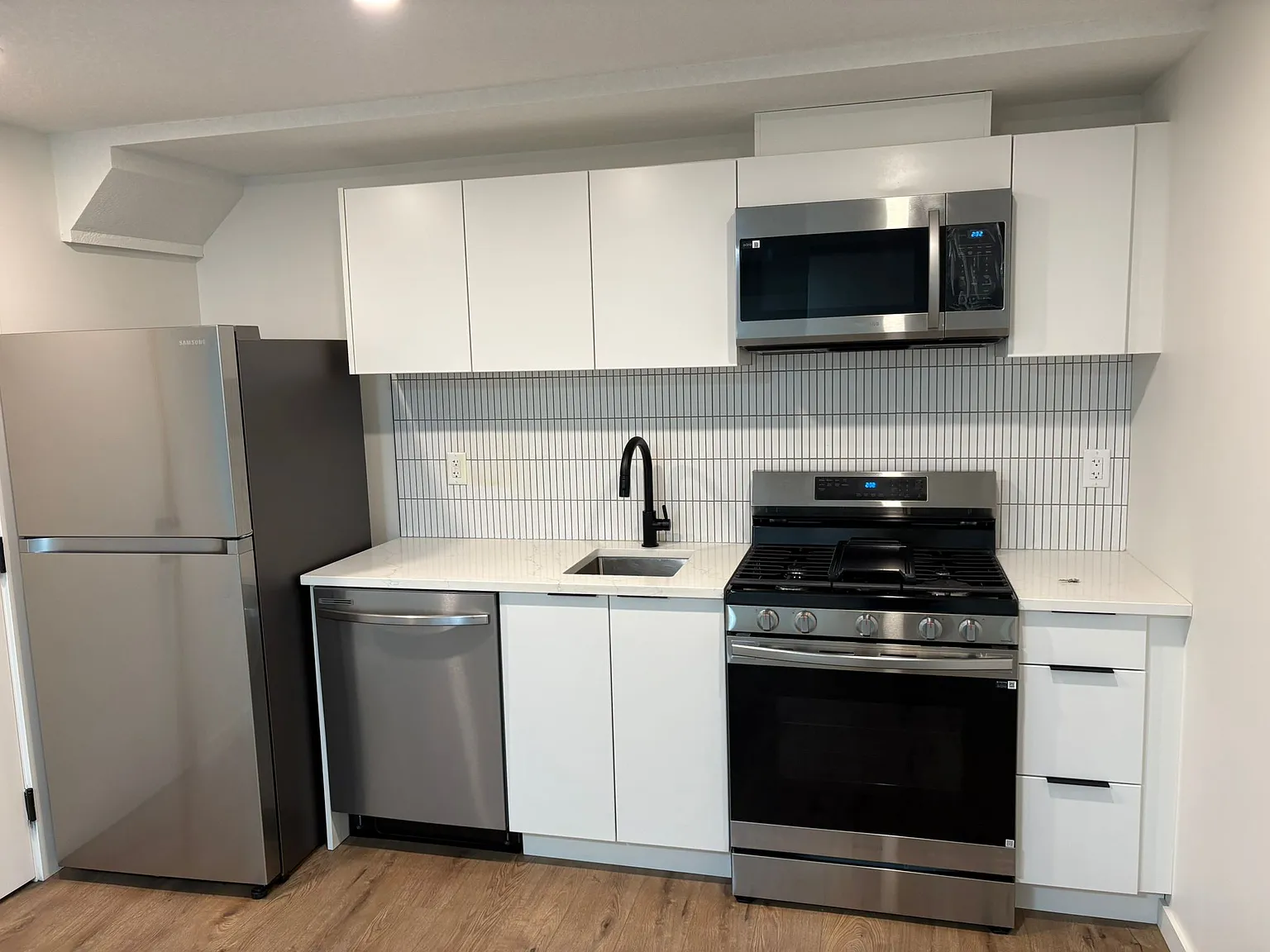 SF254 - 7 Plex in Grovenor - 10169 144 Street — Photo 3