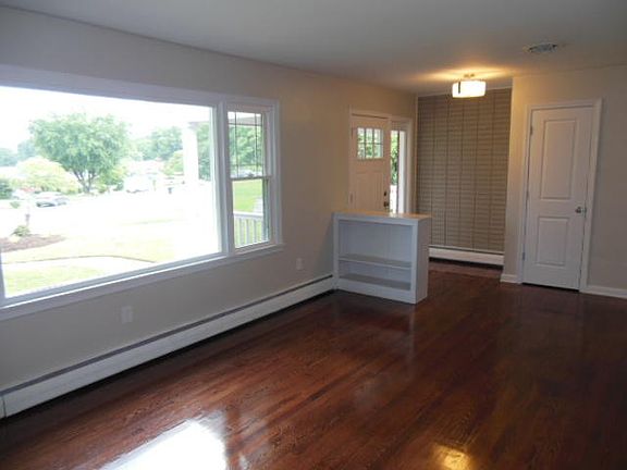 5th image of 702 Briarwood Dr