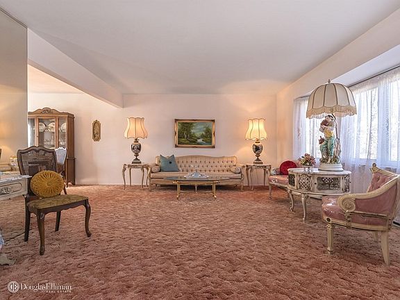 3rd image of 8 Elizabeth Ct