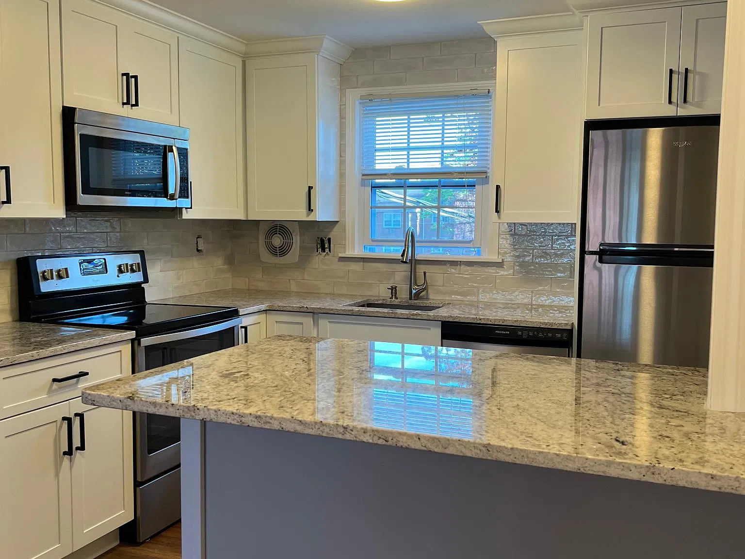 1 bed, 725 sqft, $1,850 — Photo 2