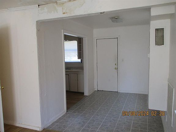 5th image of 2720 N Lyon Dr
