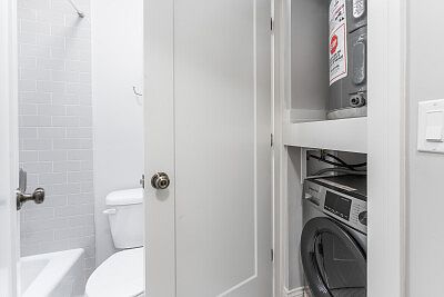5th image of 639 W Wrightwood Ave #107