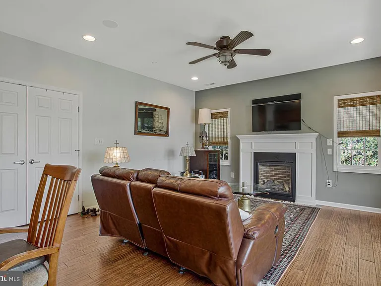1002 Nabbs Creek Rd — Photo 3