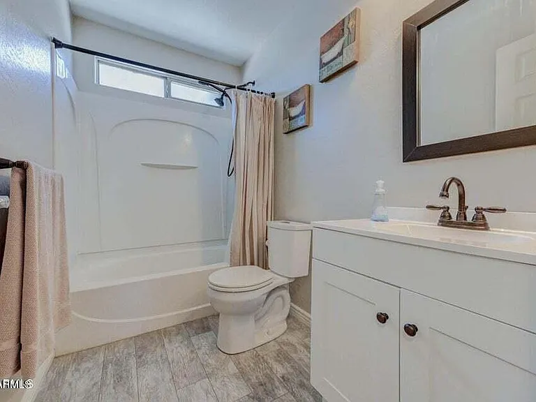 2477 E Meadow Land Dr — Photo 13
