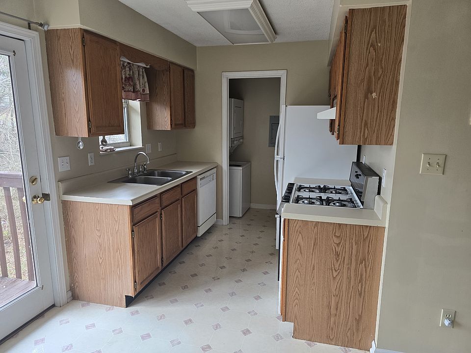 1st image of 123 Gail Ln #4