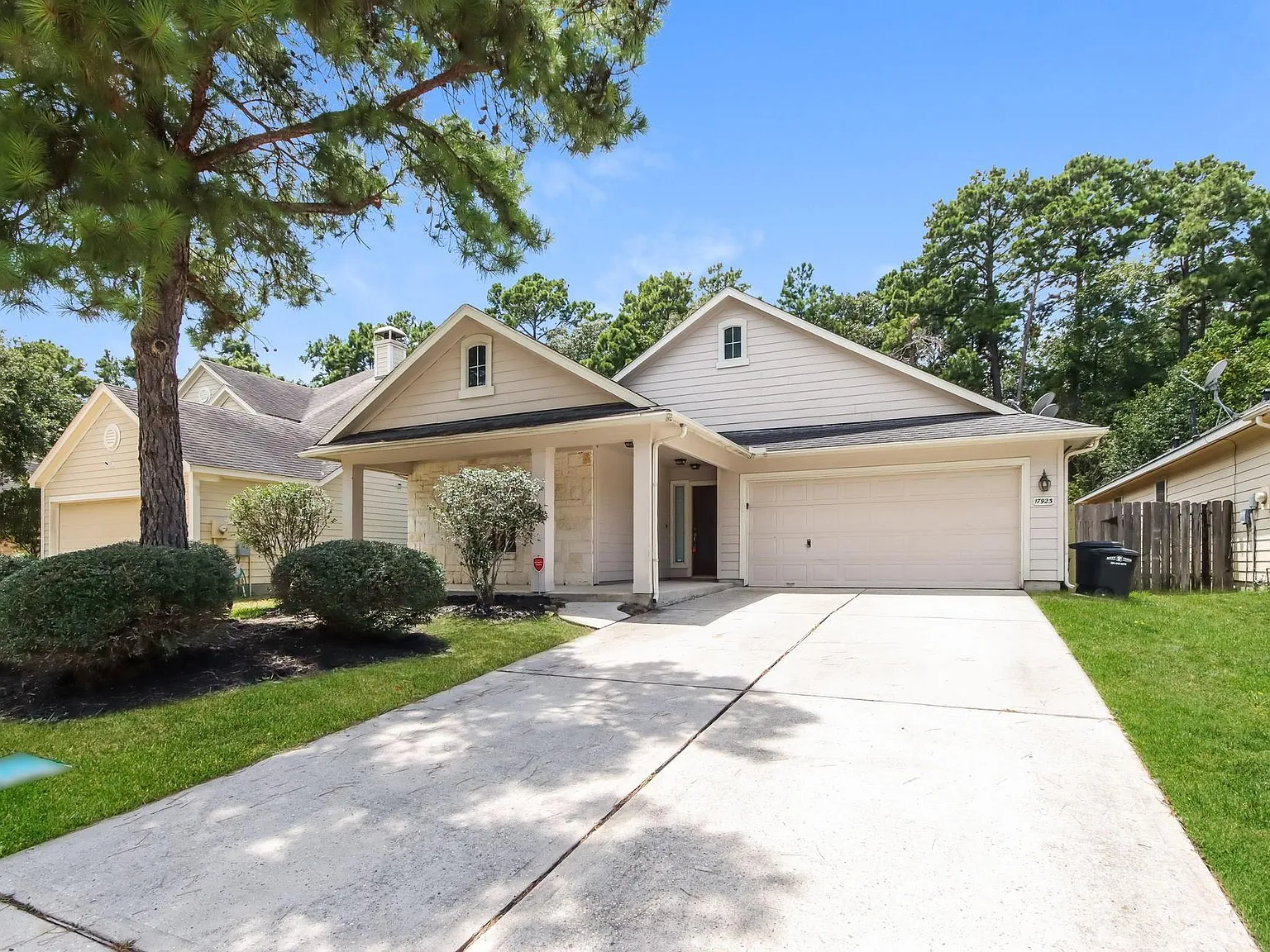 4 bed, 2.0 bath, 2171 sqft, $2,030 — Photo 1