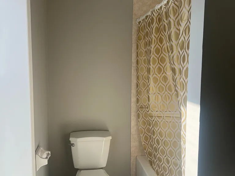 730 Simcoe St S #5 — Photo 13