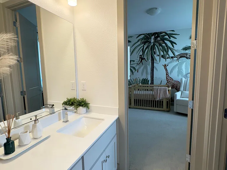 Common full bathroom between guest bedroom-1 and 2 (2nd floor)