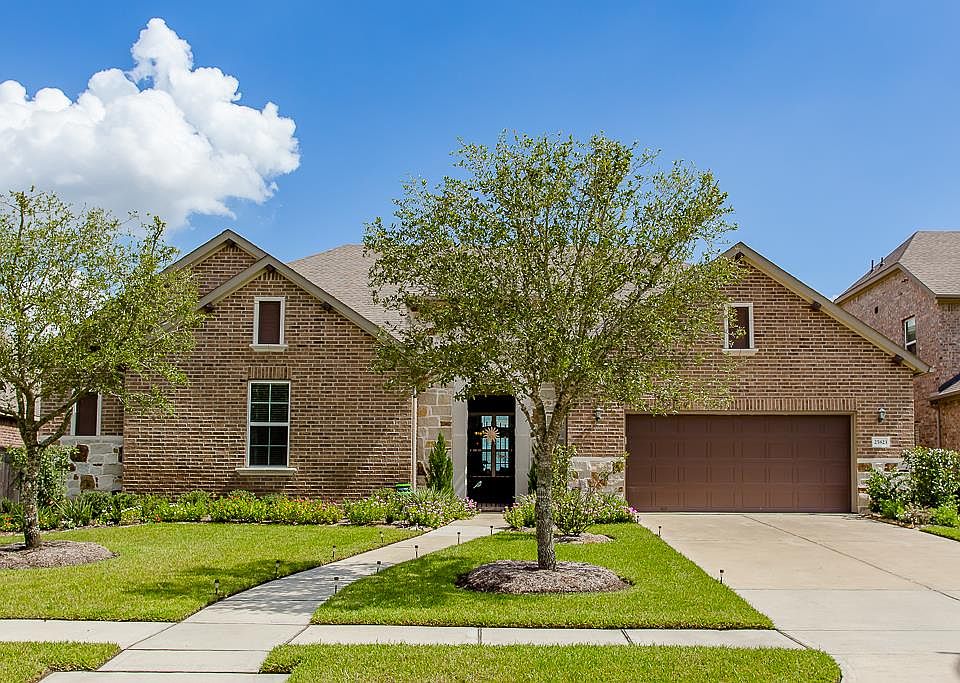 1st image of 25823 Oakwood Knoll Dr