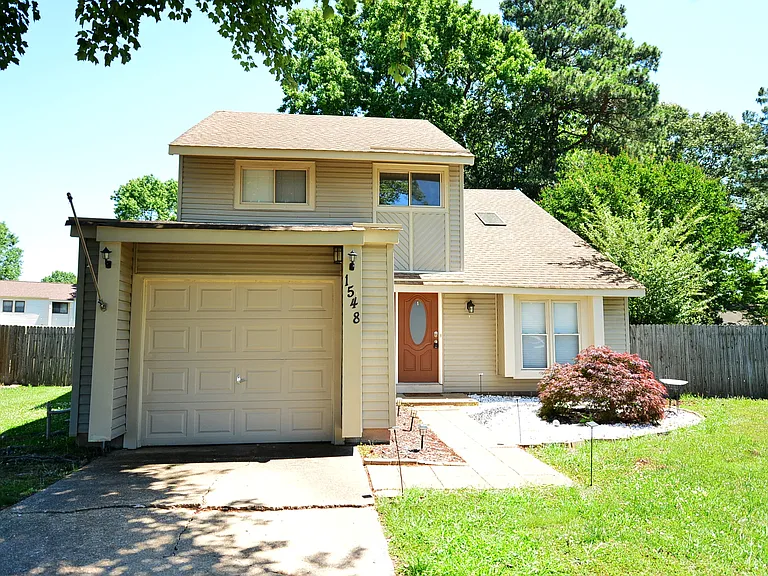 1548 Beachview Dr — Photo 1