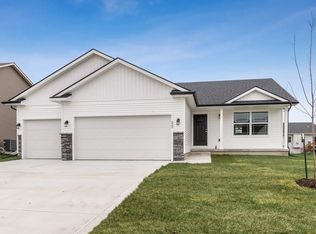 225 7th St NE, Bondurant, IA 50035