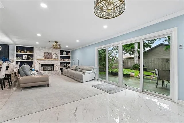 4 bed, 2.5 bath, 2879 sqft, $2,850 — Photo 4
