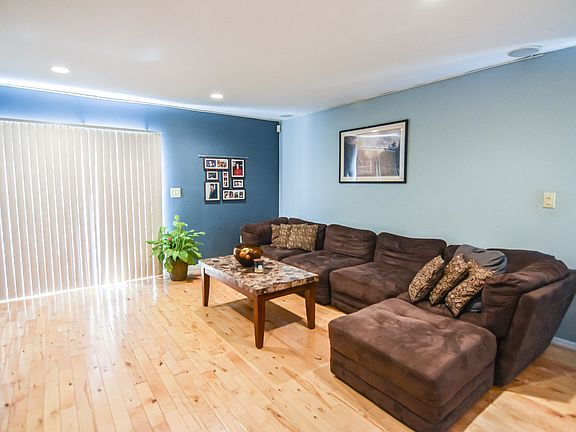 3rd image of 23 Stacey Ln