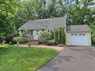 31 Edward Ct, New Providence, NJ 07974