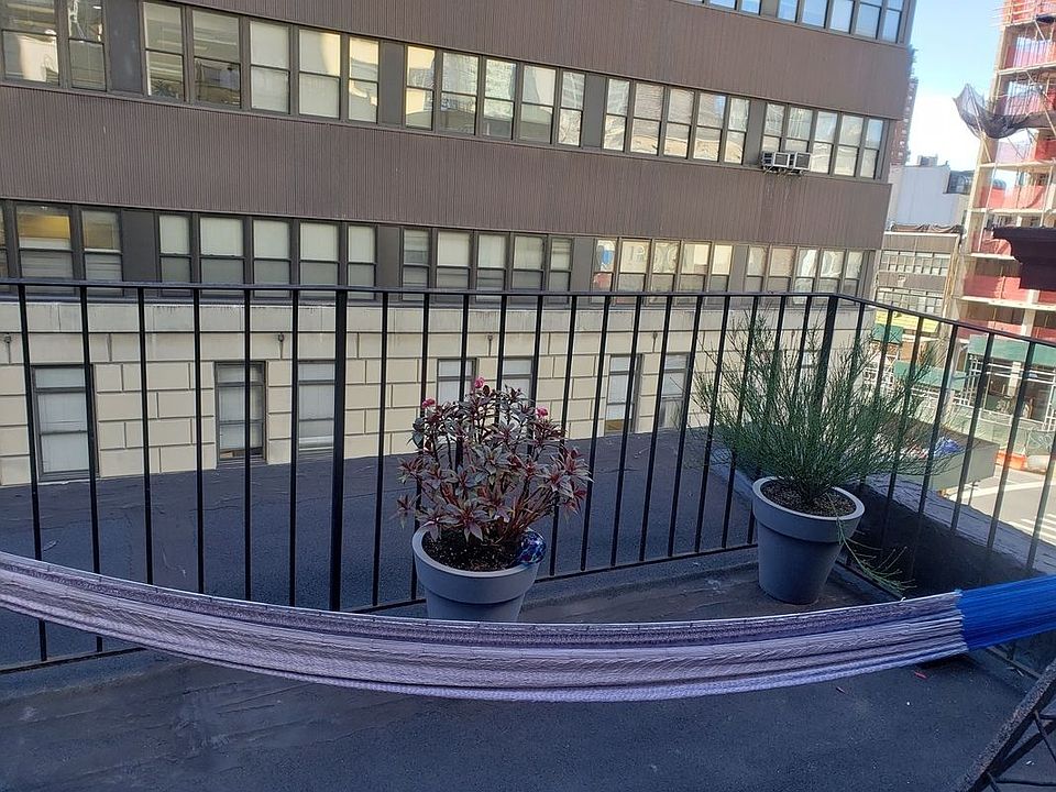 1st image of 265 W 30th St Frnt 2