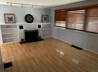 120 N Huffman St, Naperville, IL 60540