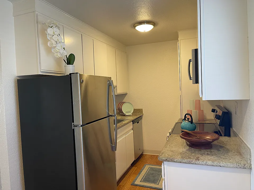 375 Saratoga Ave