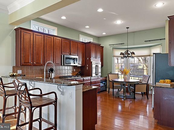 2nd image of 40 N Valentine Dr