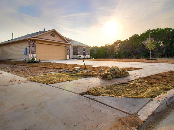 2nd image of 2301 Bettylou Ln
