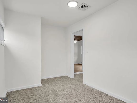 5th image of 114 E Maplewood Ave #2