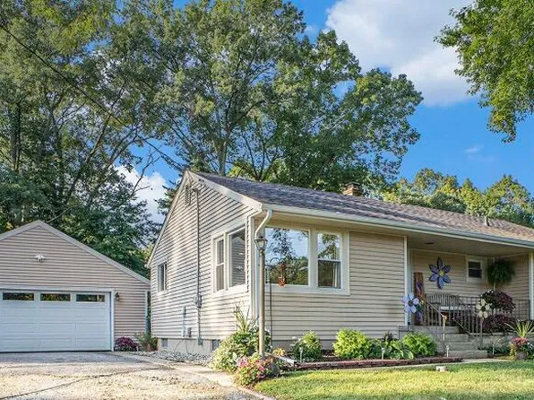 206 Oriole Trl, Trail Creek, IN 46360