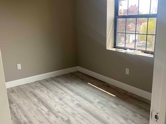5th image of 704 8th St #303