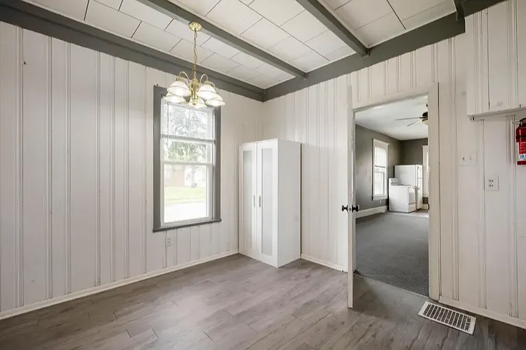 100 N Calvert Ave — Photo 5