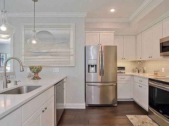 4th image of 635 Old Post Rd #210