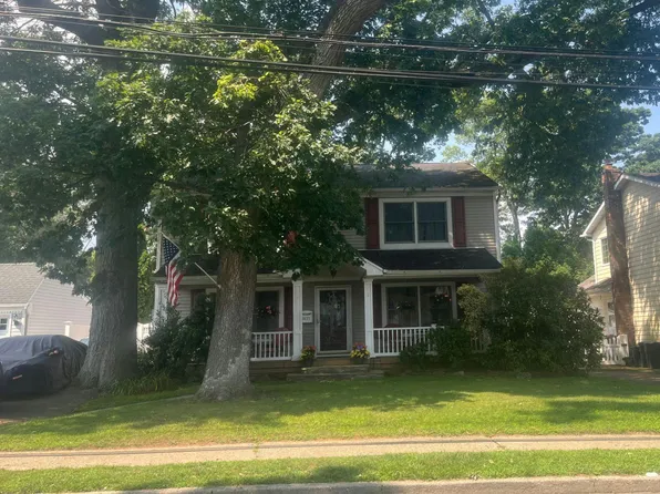 3677 Smith St, Wantagh, NY 11793