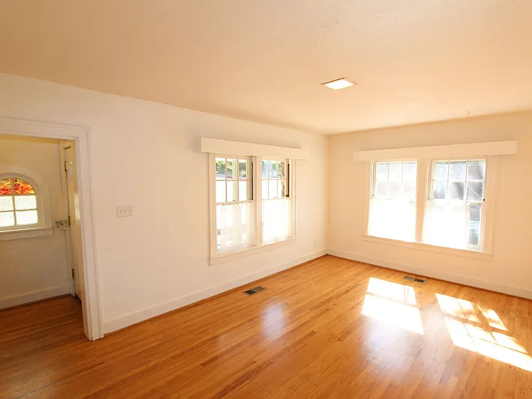 209 E Dale Ave — Photo 5