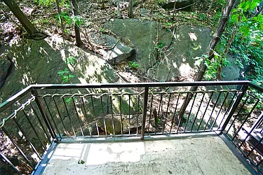 Rented by Bizzarro Agency