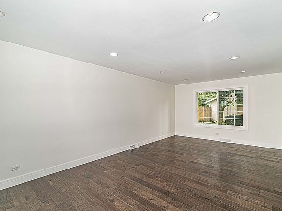 4th image of 346 Ventura Club Dr