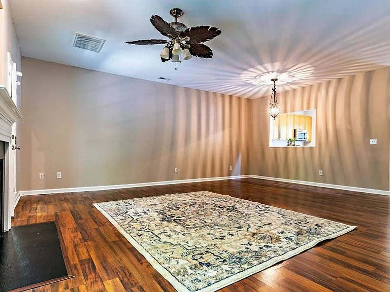 208 Sir William Ln — Photo 12