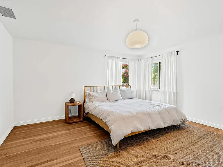 13805 Village Ave — Photo 19