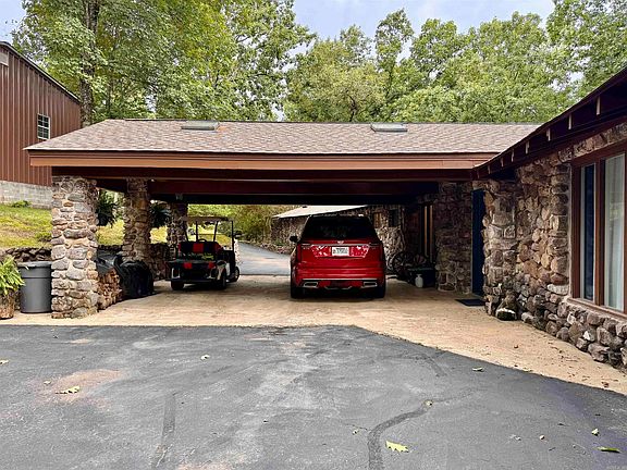 5th image of 121 Kathy Ln