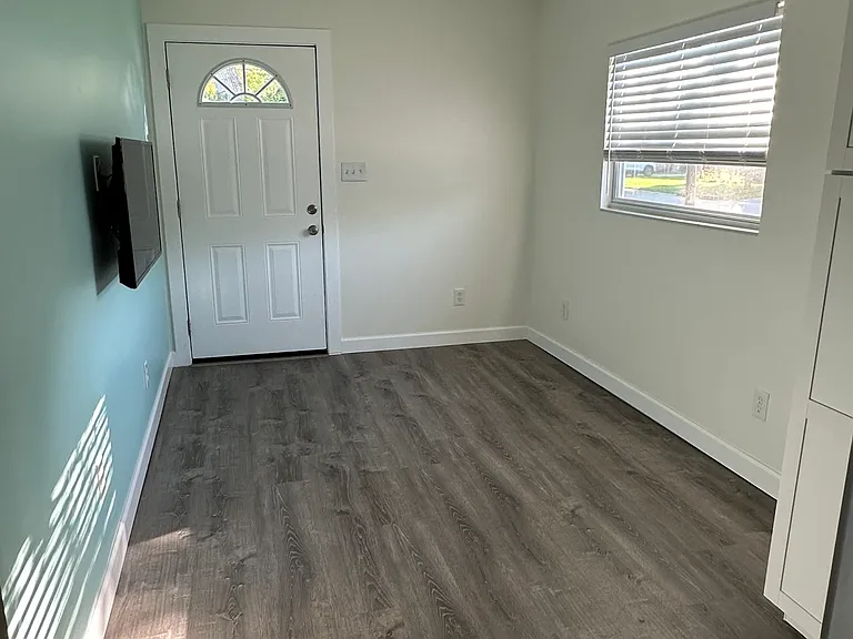 816 10th St SW — Photo 3