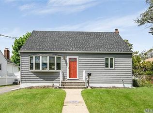 2286 Brookside Ave, Wantagh, NY 11793